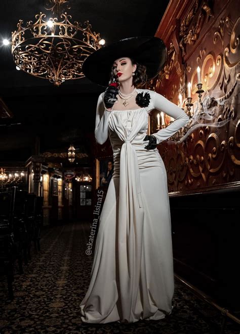 Medallista olímpica Ekaterina Lisina se convierte en Lady Dimitrescu