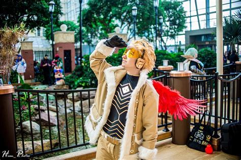 My Hero Academia: 10 Hawks Cosplay That Look Just Like The Anime