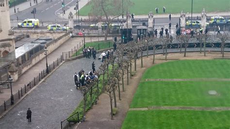 Wearenotafraid O Atentado De Londres Em Fotografias Eco