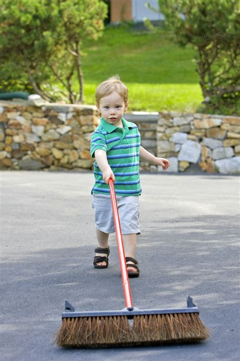 sweeper pictures   images  unsplash