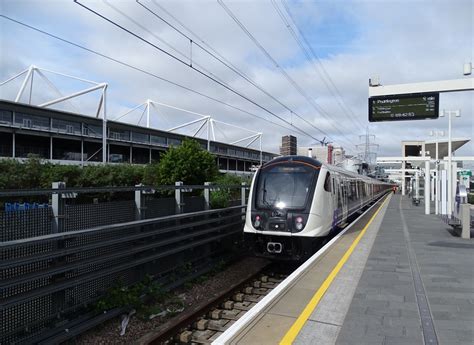 Custom House Elizabeth Line Class 345070 Departs Custom Ho Flickr