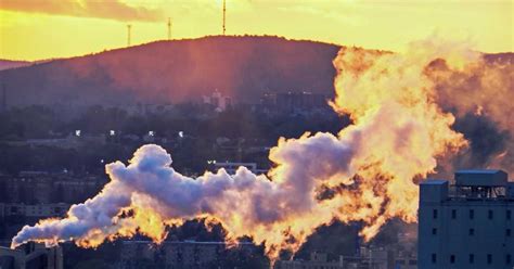 Environment Canada Has Issued A Smog Warning For Montreal Surrounding