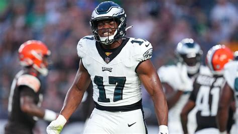 Eagles Lb Nakobe Dean Out Multiple Weeks With Foot Injury Espn