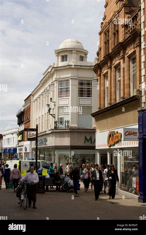 Bedford town centre high street hi-res stock photography and images - Alamy