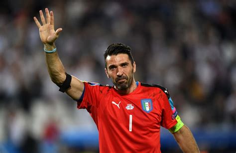 El Legendario Arquero Italiano Gianluigi Buffon Cuelga Los Guantes A