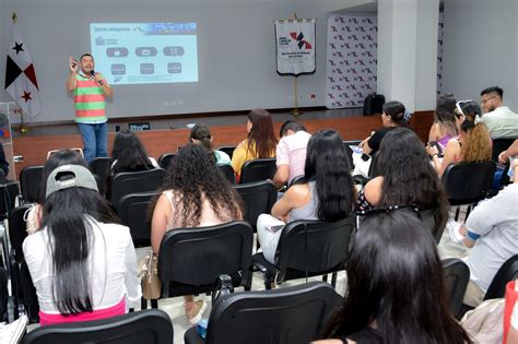 ESTUDIANTES DE LA UNIVERSIDAD POLITÉCNICA DE URUAPAN MÉXICO VISITARON