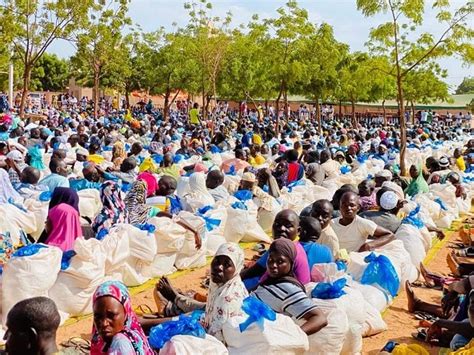 Burkina Humanitaire 2 000 Kits Alimentaires Et 600 Autres Scolaires