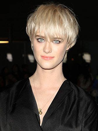 Mackenzie Davis Hot Bikini Image Gallery Images Photos Pics Cinemagigs