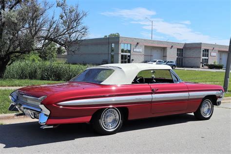 1961 Oldsmobile Starfire | Midwest Car Exchange