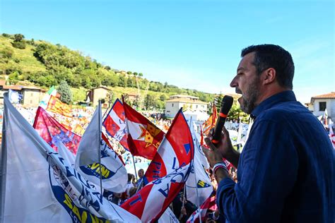 Italie Salvini Et Sa Ligue Tentent Dexister Face La Post Fasciste