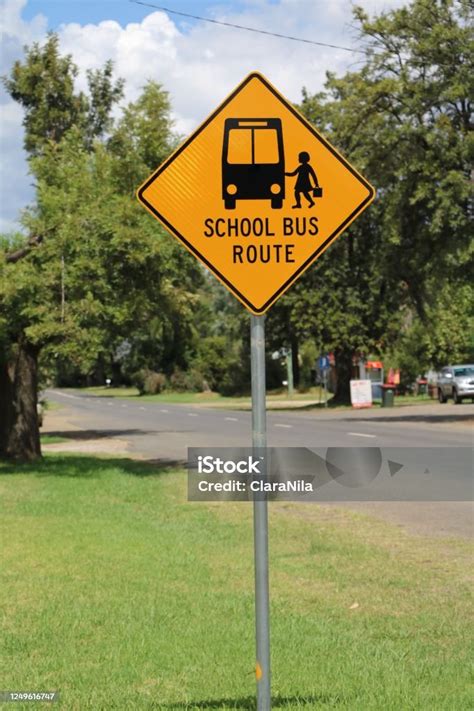 Señal De Tráfico Para La Ruta De Autobuses Escolares Australia Foto De