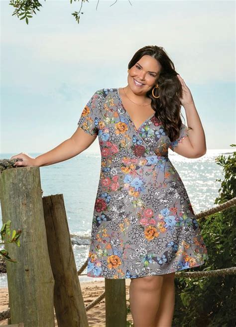 Vestido Curto Floral Transpassado Plus Size Marguerite