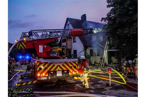 Nach L Scharbeiten Einfamilienhaus Steht Wieder In Flammen