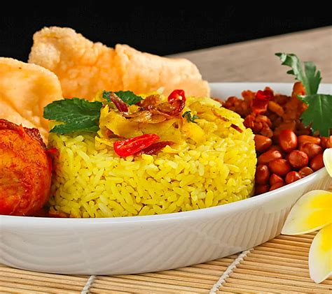 Nasi Koening Nasi Kuning Foodwiki Thuisbezorgd Nl