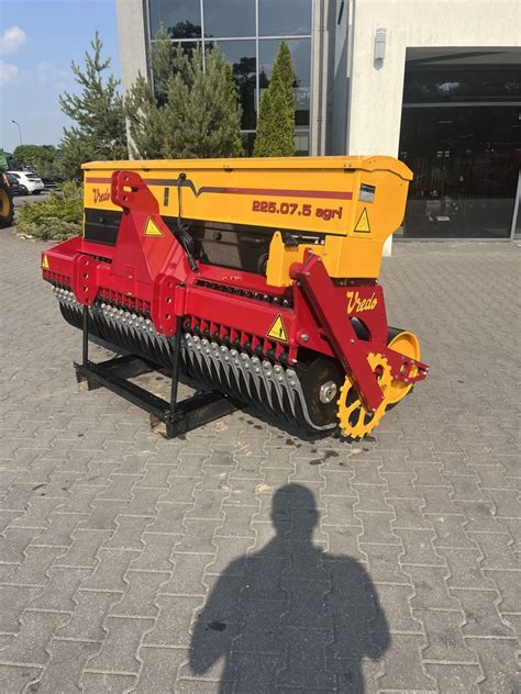 Siewnik Do Podsiewu Traw Vredo Dz 225 07 5 Agri Stawiski OLX Pl