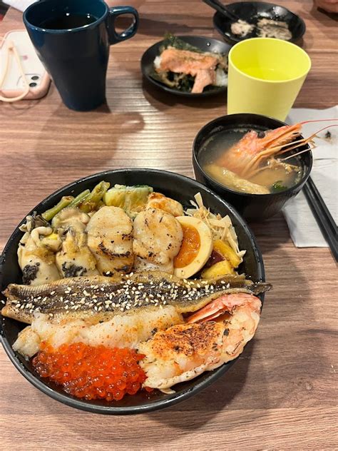 心kokoro 食堂 （鮭魚海鮮專賣）丼飯、定食、壽司、拉麵、套餐的菜單、評論、圖片台北市中正區好吃、cp值超高的日本餐廳 愛玩記