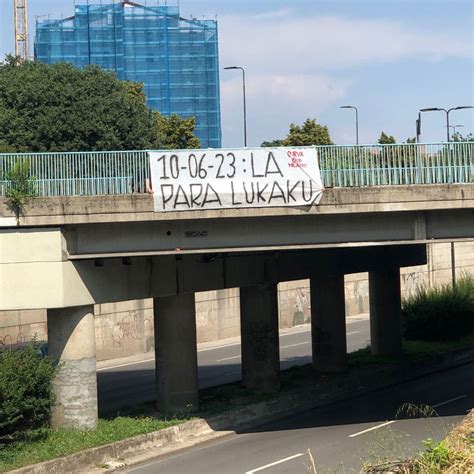 Foto Milano Tappezzata Di Striscioni Lo Sfott Della Curva Sud