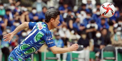 Ans Un Footballeur Japonais Fait Ses D Buts Avec Un Club