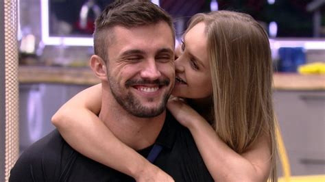 Foto Carla Diaz E Arthur Do Bbb21 Estão Juntos E Amiga Da Atriz