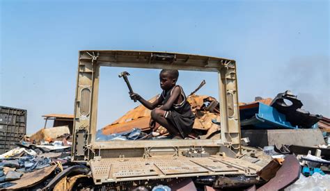 La décharge de déchets électroniques dAgbogbloshie véritable défi