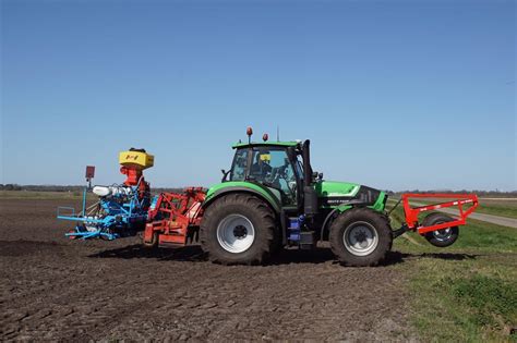 Monosem Uien Zaaien Met Nieuwe Monosem Op Drentse Zandgrond