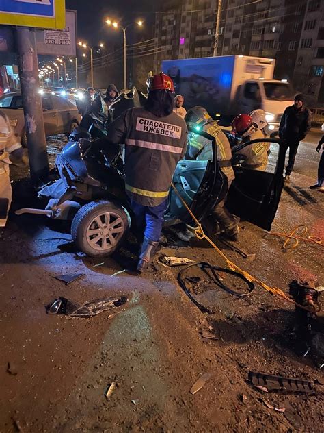 На улице Чугуевского в Ижевске произошло смертельное ДТП с участием трёх машин ИА Сусанин