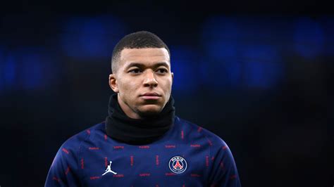 Kylian Mbappé Wiki Height Age Girlfriend Wife Family Biography