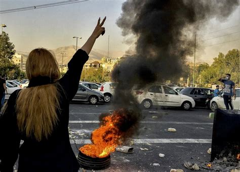 Iran Protesta Con Majorino Davanti Al Consolato A Milano