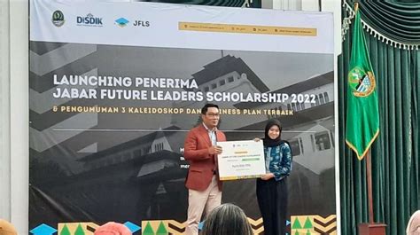 Mahasiswa Asal Jabar Dapat Beasiswa Melalui Program Jabar Future