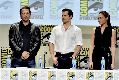 Foto Gal Gadot Ben Affleck Batman E Herny Cavill Superman Na