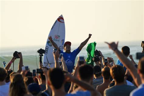 Carissa Moore Et Gabriel Medina Remportent Le Roxy Quiksilver Pro