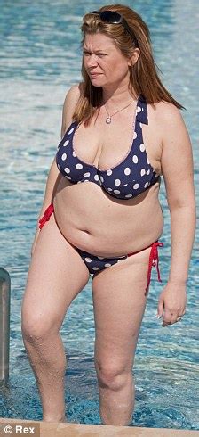 Hannah Waterman Shows Off Her Curvy New Bikini Body Daily Mail Online
