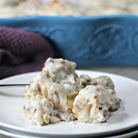 biscuits and gravy casserole - Easy Gravy Biscuit Casserole