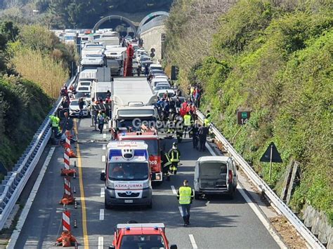 Incidente Autostrada Oggi Incidente Tra Tir In Autostrada A Muore Un