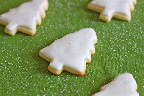 Christmas Cookies (Sugar Cookies) with Royal Icing – I Adore Food