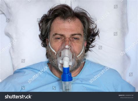 2380 Patient Hospital Bed Oxygen Mask Sick Patient Images Stock