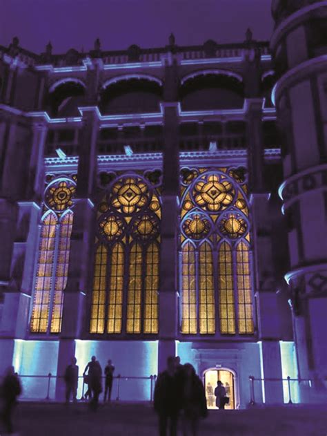 Illumination De La Cour Et De La Fa Ade La Nuit Tomb E Mus E D