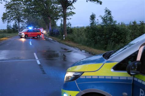 Rheinbach Auto Brennt Nach Unfall Komplett Aus