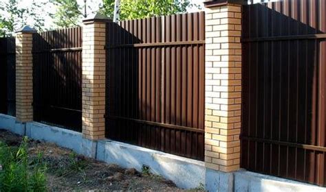 Установка столбов для забора из профнастила своими руками: оптимальное ...