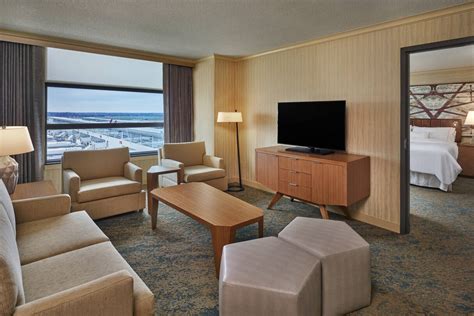 Hotels Near Detroit Airport | The Westin Detroit Metropolitan Airport