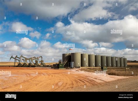 Watford City, North Dakota - Oil production in the Bakken shale ...