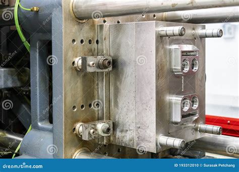 Metal Mould Or Plastic Injection Mold Setup On High Pressure Injection