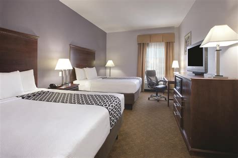 La Quinta Inn & Suites by Wyndham Corsicana | Corsicana, TX Hotels