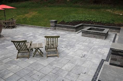 Large Scale Patio And Fire Pit Unilock Beacon Hill Flagstone Pavers