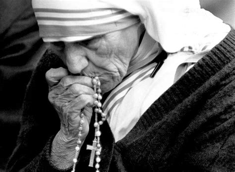 Pin By Pat Baltz On Rosary Beads Mother Teresa Prayer Mother Teresa Touching Photos