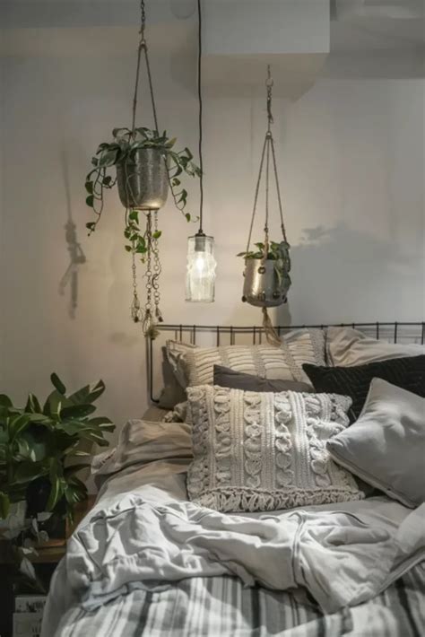 25 Boho Style Bedroom Ideas with Hanging Plants