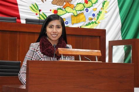 Propone María Félix Pluma establecer en la constitución la obligación