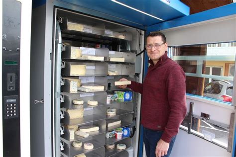 Dans Ton un distributeur automatique de fromages à Issoire ça