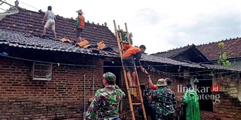 Angin Puting Beliung Sapu 5 Desa Di Pati 209 Rumah Rusak