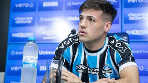 Besozzi não se cala e abre o coração sobre ter escolhido o Grêmio